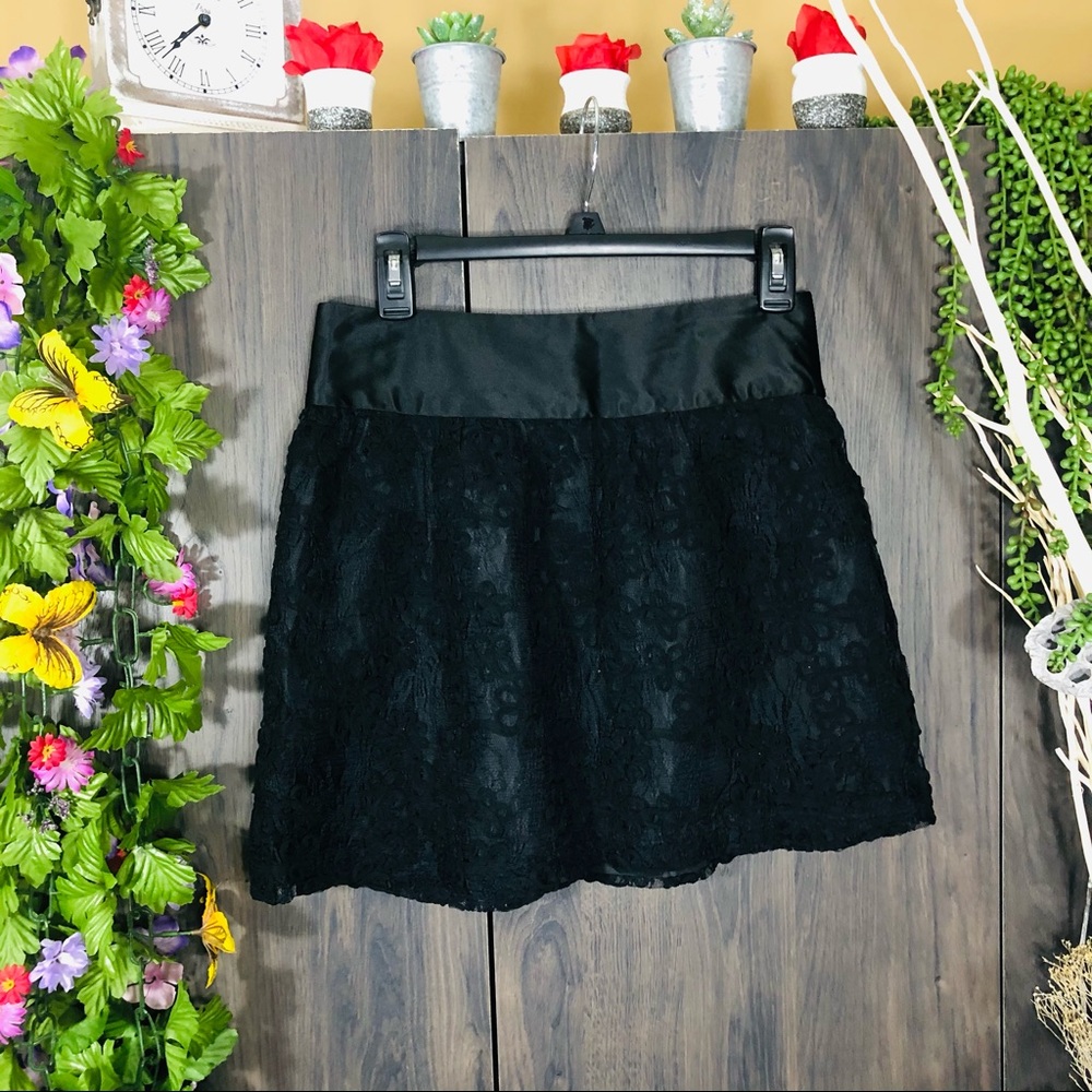 .🌼3/$30🌼Black Lacey Mini Skirt Like new !